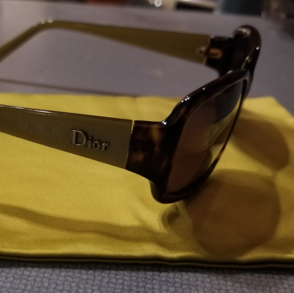 Sunglasses - Picture 4 of 4